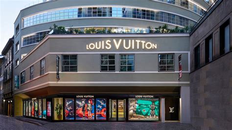 louis vuitton montenapoleone tel|louis vuitton hotel milano.